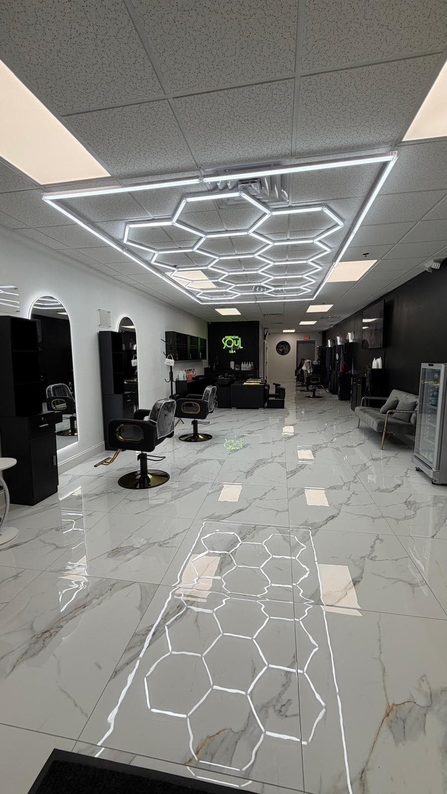 Beauty in Black – Beauty Space for Rent in Tampa