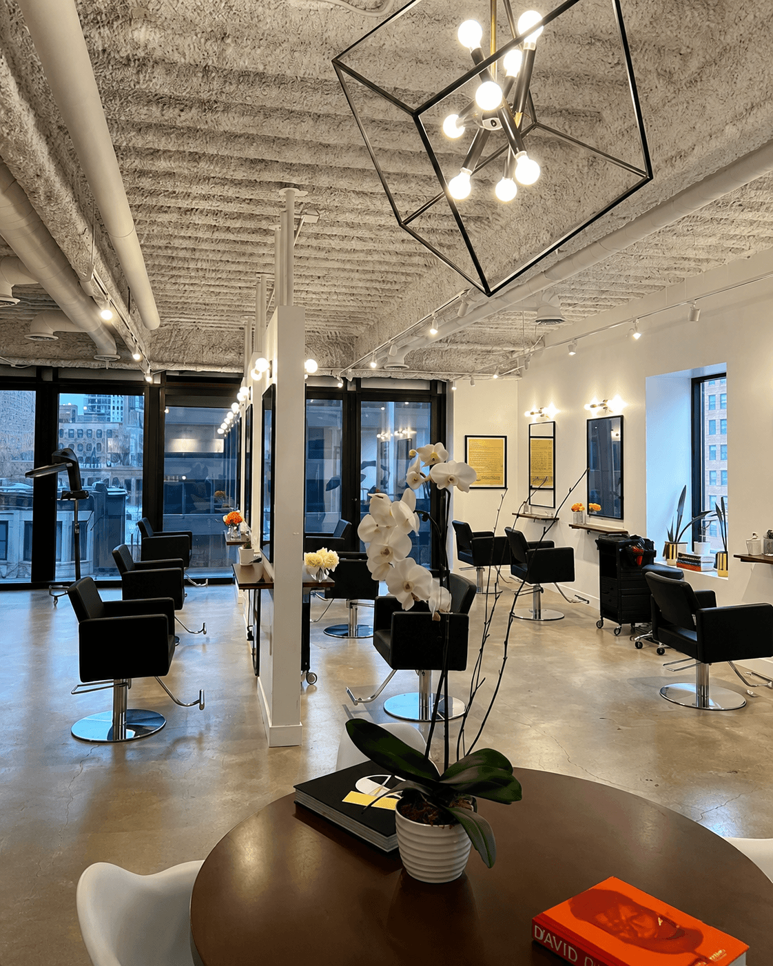 Headline: Luxury Salon Chair Rental in River North – 24/7 Access 2